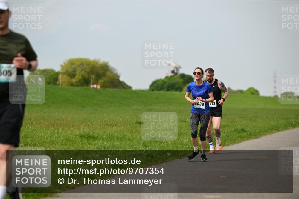 10.05.2026 - 8. Wedeler Halbmarathon Dr. Thomas Lammeyer http://msf.ph/oto/9707354 10.05.2026 11:59:11 Laufen 505, 039, 173 meine-sportfotos.de