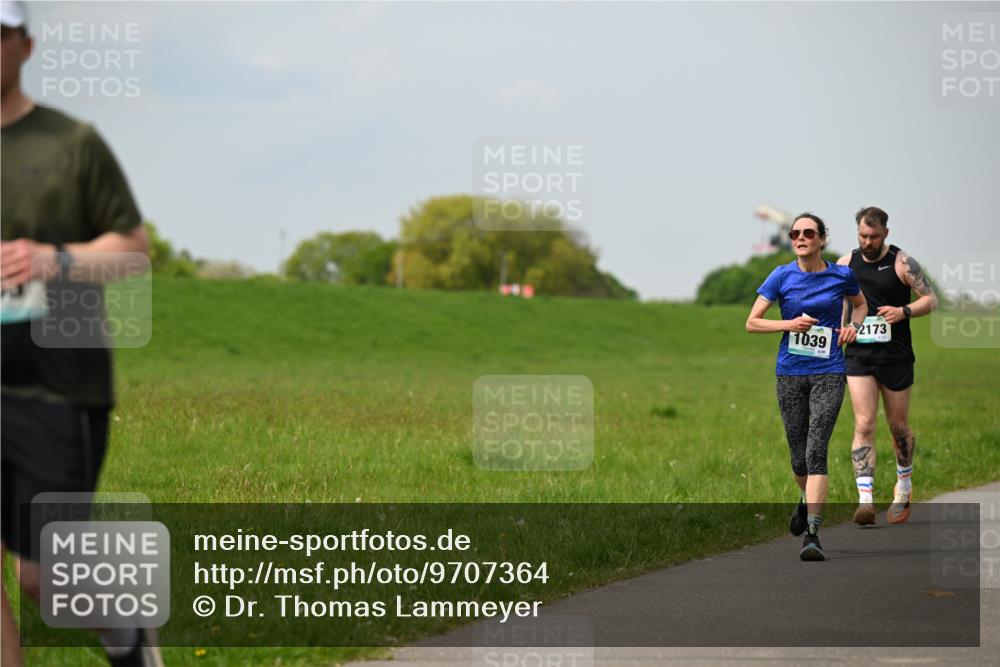 10.05.2026 - 8. Wedeler Halbmarathon Dr. Thomas Lammeyer http://msf.ph/oto/9707364 10.05.2026 11:59:12 Laufen 1039, 2173 meine-sportfotos.de