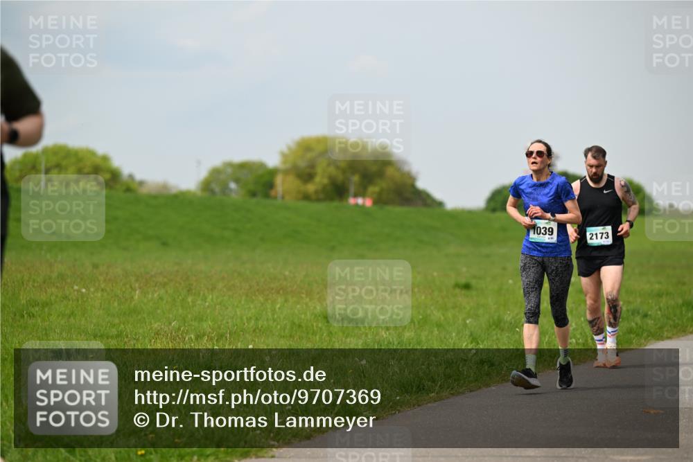 10.05.2026 - 8. Wedeler Halbmarathon Dr. Thomas Lammeyer http://msf.ph/oto/9707369 10.05.2026 11:59:12 Laufen 1039, 2173 meine-sportfotos.de