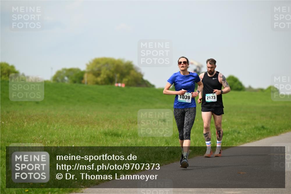 10.05.2026 - 8. Wedeler Halbmarathon Dr. Thomas Lammeyer http://msf.ph/oto/9707373 10.05.2026 11:59:13 Laufen 1039, 2173 meine-sportfotos.de