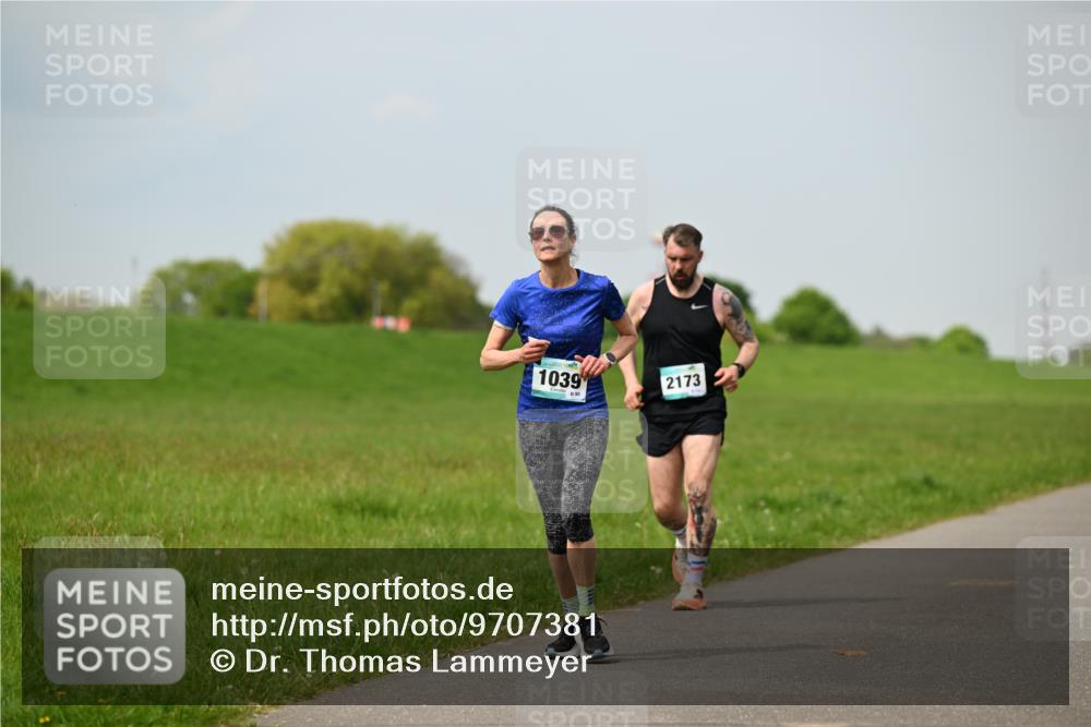 10.05.2026 - 8. Wedeler Halbmarathon Dr. Thomas Lammeyer http://msf.ph/oto/9707381 10.05.2026 11:59:13 Laufen 1039, 890, 2173 meine-sportfotos.de
