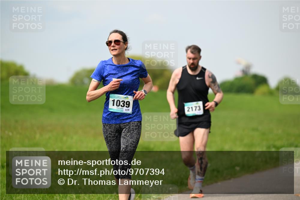 10.05.2026 - 8. Wedeler Halbmarathon Dr. Thomas Lammeyer http://msf.ph/oto/9707394 10.05.2026 11:59:15 Laufen 1039, 2173 meine-sportfotos.de