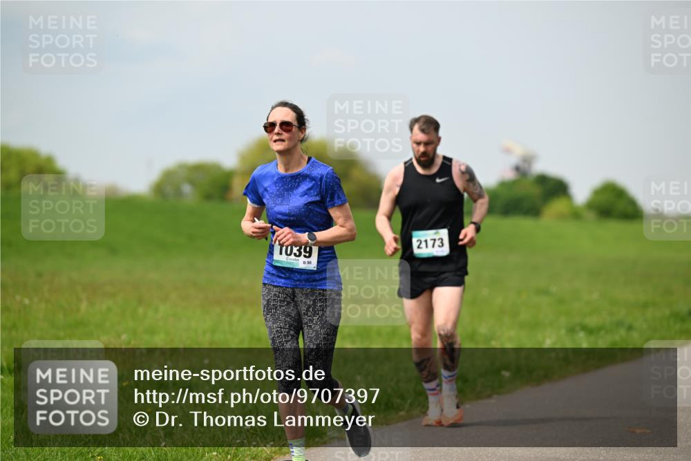 10.05.2026 - 8. Wedeler Halbmarathon Dr. Thomas Lammeyer http://msf.ph/oto/9707397 10.05.2026 11:59:15 Laufen 1039, 2173 meine-sportfotos.de