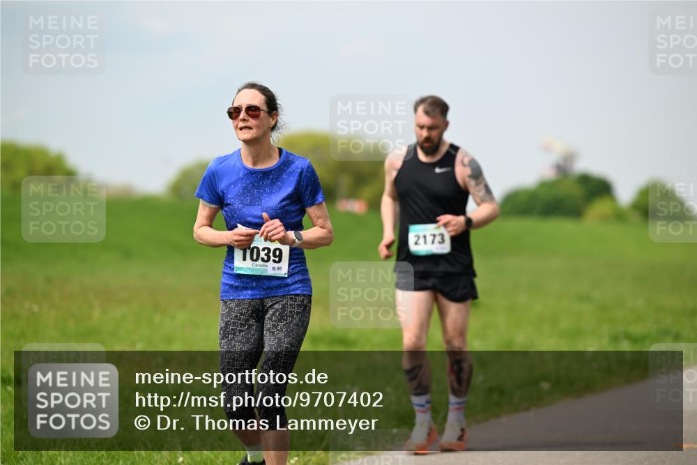 10.05.2026 - 8. Wedeler Halbmarathon Dr. Thomas Lammeyer http://msf.ph/oto/9707402 10.05.2026 11:59:15 Laufen 039, 2173 meine-sportfotos.de
