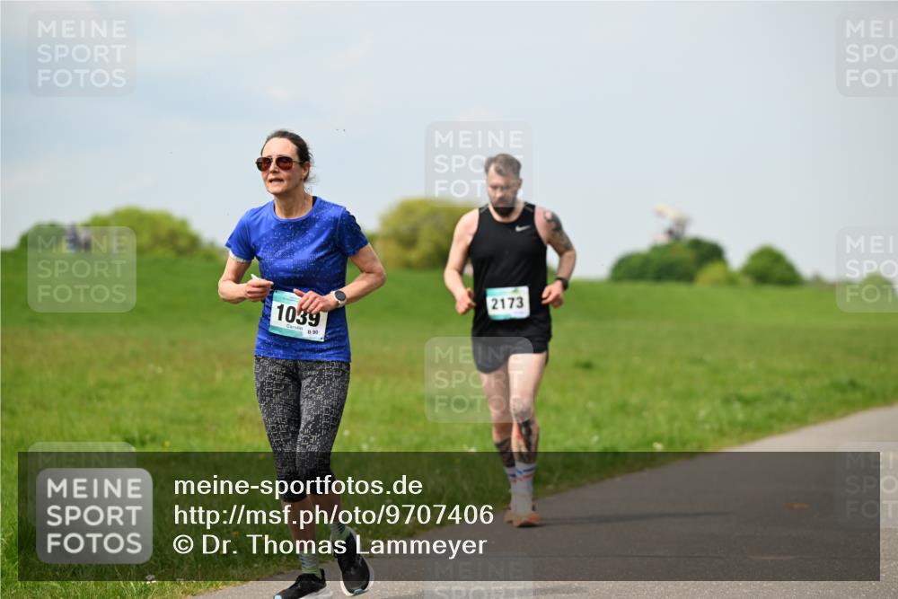 10.05.2026 - 8. Wedeler Halbmarathon Dr. Thomas Lammeyer http://msf.ph/oto/9707406 10.05.2026 11:59:15 Laufen 1039, 2173 meine-sportfotos.de
