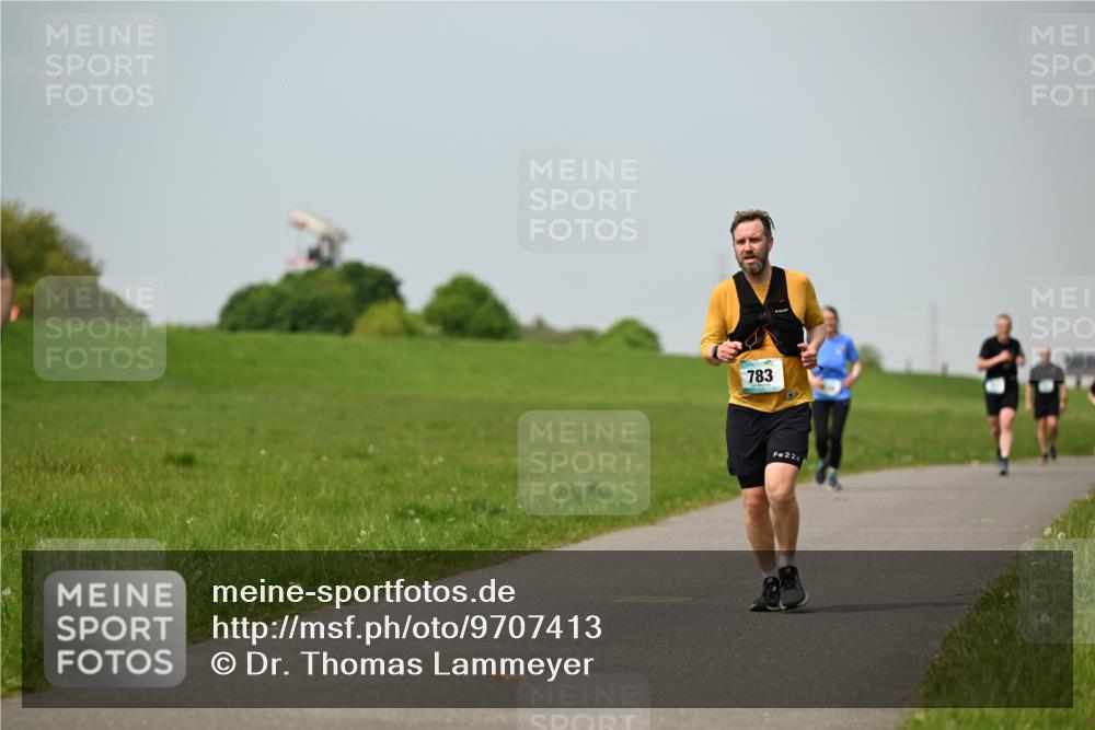 10.05.2026 - 8. Wedeler Halbmarathon Dr. Thomas Lammeyer http://msf.ph/oto/9707413 10.05.2026 11:59:16 Laufen 783, 226 meine-sportfotos.de