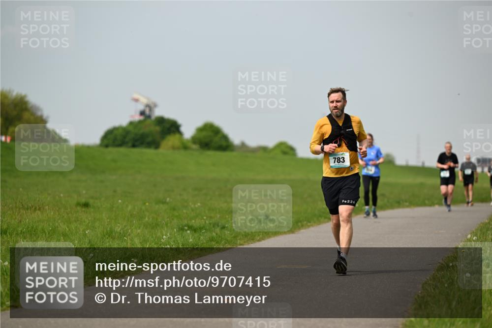 10.05.2026 - 8. Wedeler Halbmarathon Dr. Thomas Lammeyer http://msf.ph/oto/9707415 10.05.2026 11:59:16 Laufen 783, 226 meine-sportfotos.de