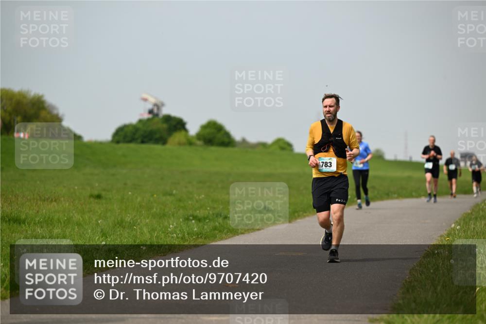 10.05.2026 - 8. Wedeler Halbmarathon Dr. Thomas Lammeyer http://msf.ph/oto/9707420 10.05.2026 11:59:16 Laufen 783 meine-sportfotos.de