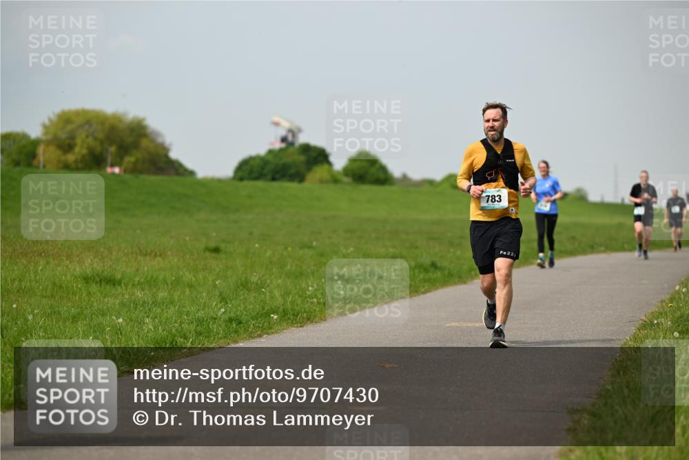 10.05.2026 - 8. Wedeler Halbmarathon Dr. Thomas Lammeyer http://msf.ph/oto/9707430 10.05.2026 11:59:17 Laufen 783, 226 meine-sportfotos.de