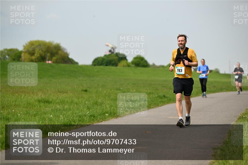10.05.2026 - 8. Wedeler Halbmarathon Dr. Thomas Lammeyer http://msf.ph/oto/9707433 10.05.2026 11:59:17 Laufen 783 meine-sportfotos.de
