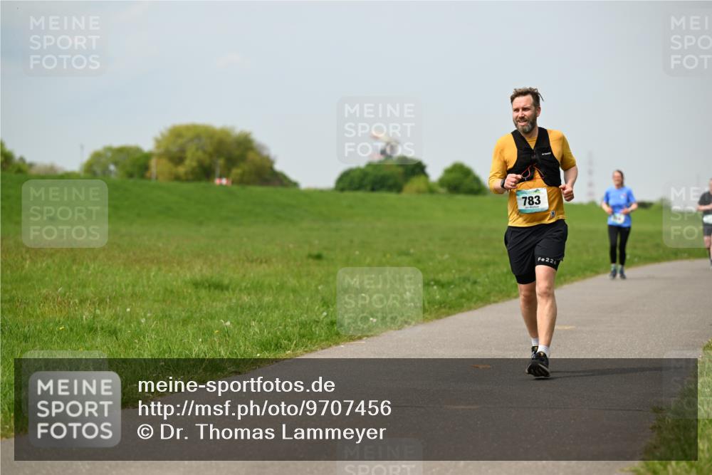 10.05.2026 - 8. Wedeler Halbmarathon Dr. Thomas Lammeyer http://msf.ph/oto/9707456 10.05.2026 11:59:18 Laufen 783 meine-sportfotos.de