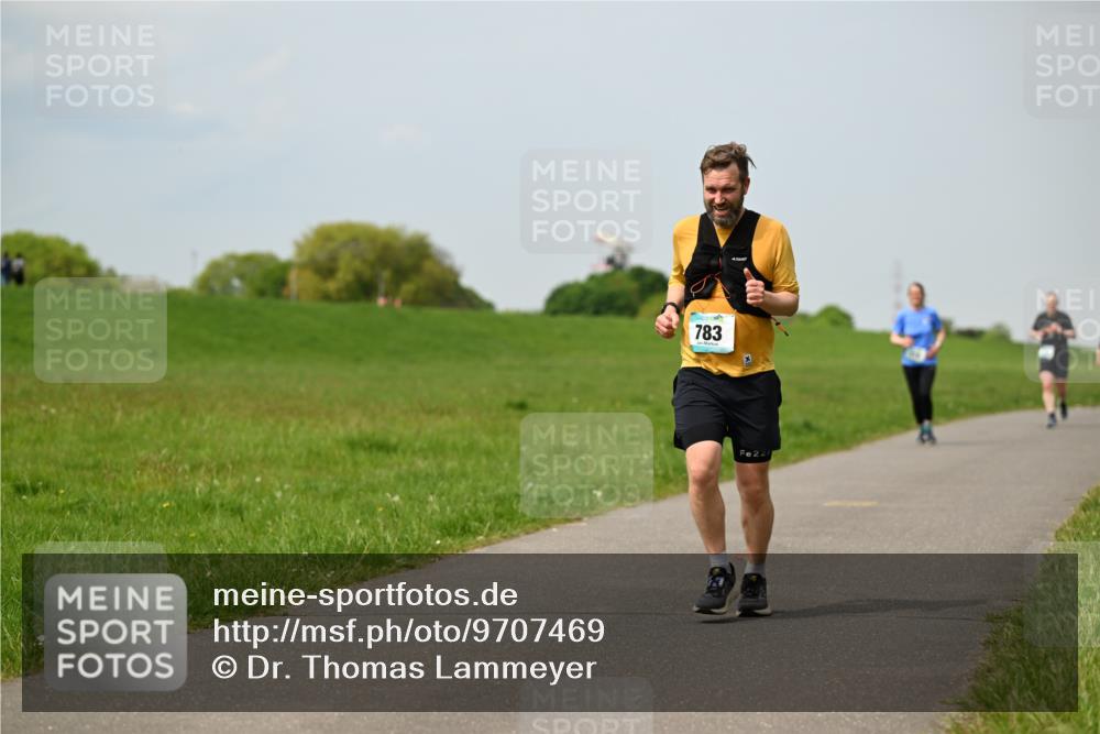 10.05.2026 - 8. Wedeler Halbmarathon Dr. Thomas Lammeyer http://msf.ph/oto/9707469 10.05.2026 11:59:20 Laufen 783 meine-sportfotos.de