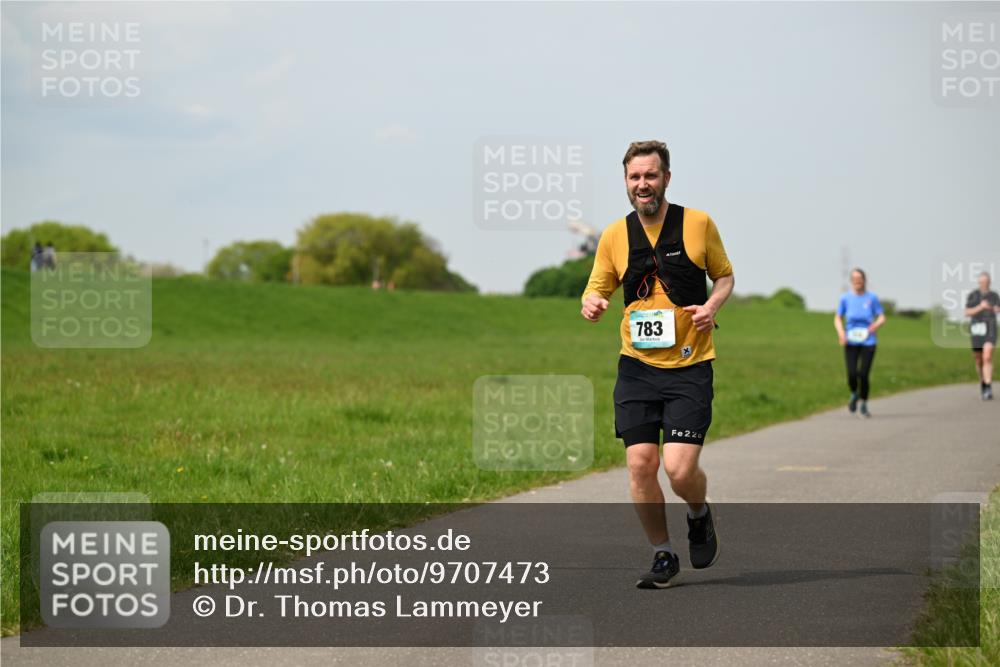 10.05.2026 - 8. Wedeler Halbmarathon Dr. Thomas Lammeyer http://msf.ph/oto/9707473 10.05.2026 11:59:20 Laufen 783, 220 meine-sportfotos.de