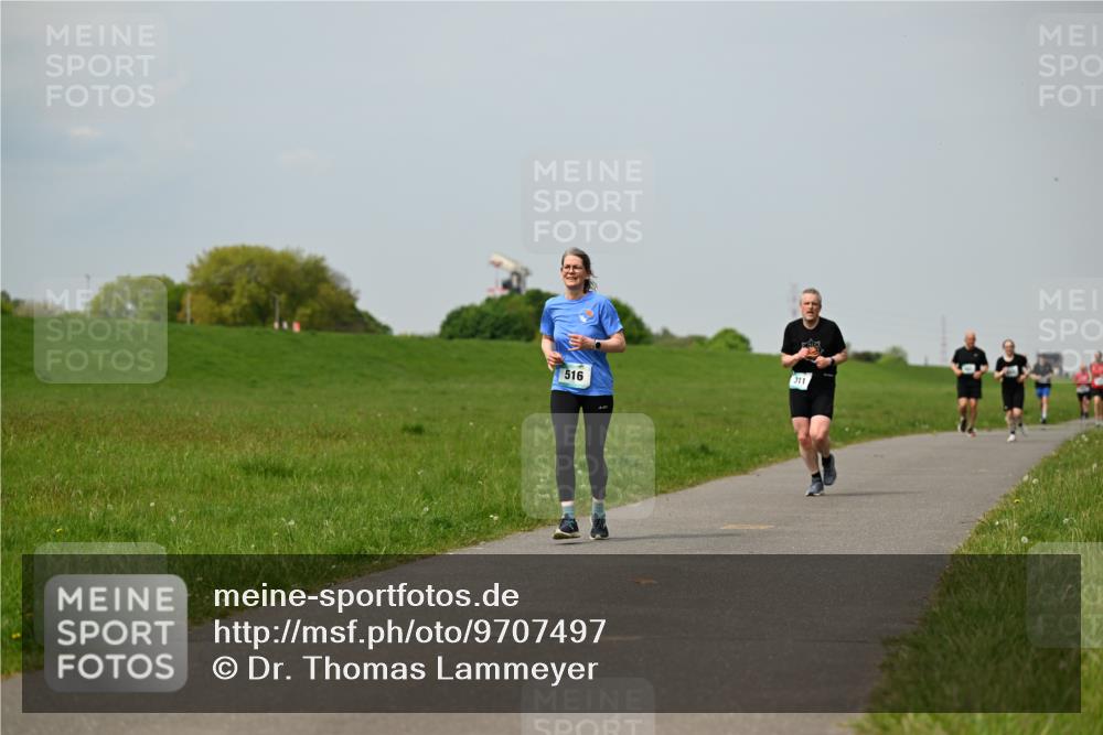 10.05.2026 - 8. Wedeler Halbmarathon Dr. Thomas Lammeyer http://msf.ph/oto/9707497 10.05.2026 11:59:26 Laufen 516, 311 meine-sportfotos.de
