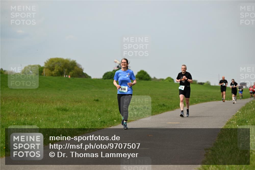 10.05.2026 - 8. Wedeler Halbmarathon Dr. Thomas Lammeyer http://msf.ph/oto/9707507 10.05.2026 11:59:26 Laufen 516, 311 meine-sportfotos.de