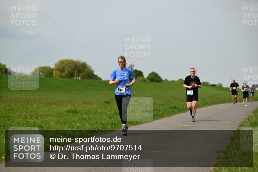 10.05.2026 - 8. Wedeler Halbmarathon Dr. Thomas Lammeyer http://msf.ph/oto/9707514 10.05.2026 11:59:27 Laufen 516, 311 meine-sportfotos.de