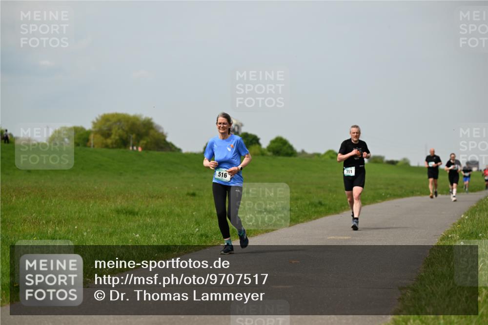 10.05.2026 - 8. Wedeler Halbmarathon Dr. Thomas Lammeyer http://msf.ph/oto/9707517 10.05.2026 11:59:27 Laufen 516, 311 meine-sportfotos.de