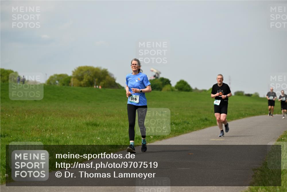 10.05.2026 - 8. Wedeler Halbmarathon Dr. Thomas Lammeyer http://msf.ph/oto/9707519 10.05.2026 11:59:27 Laufen 516, 311 meine-sportfotos.de