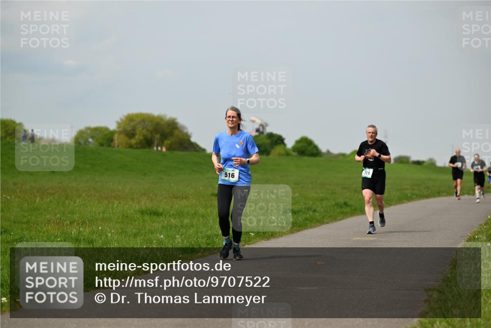10.05.2026 - 8. Wedeler Halbmarathon Dr. Thomas Lammeyer http://msf.ph/oto/9707522 10.05.2026 11:59:27 Laufen 516, 311 meine-sportfotos.de