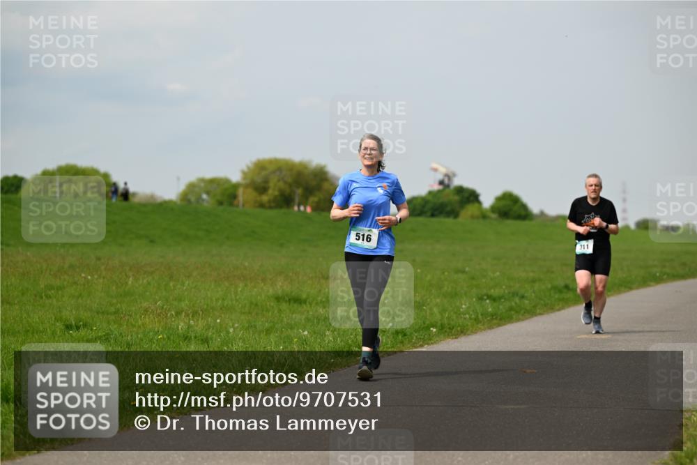 10.05.2026 - 8. Wedeler Halbmarathon Dr. Thomas Lammeyer http://msf.ph/oto/9707531 10.05.2026 11:59:27 Laufen 516, 311 meine-sportfotos.de
