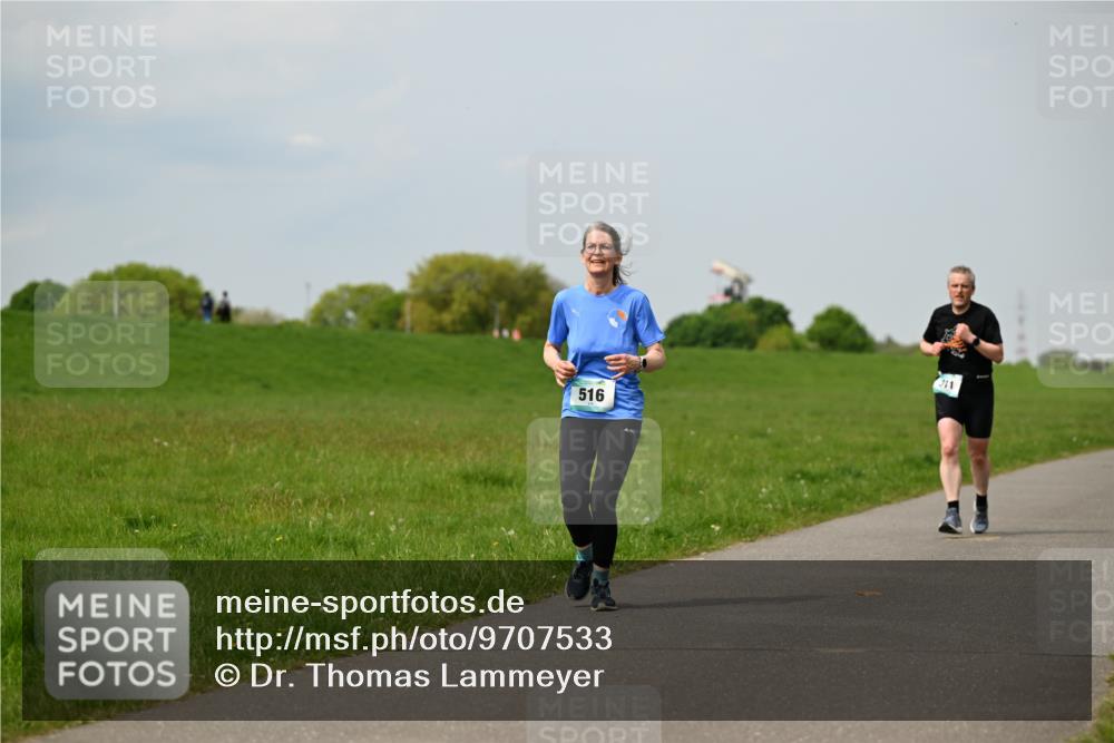 10.05.2026 - 8. Wedeler Halbmarathon Dr. Thomas Lammeyer http://msf.ph/oto/9707533 10.05.2026 11:59:28 Laufen 516, 311 meine-sportfotos.de