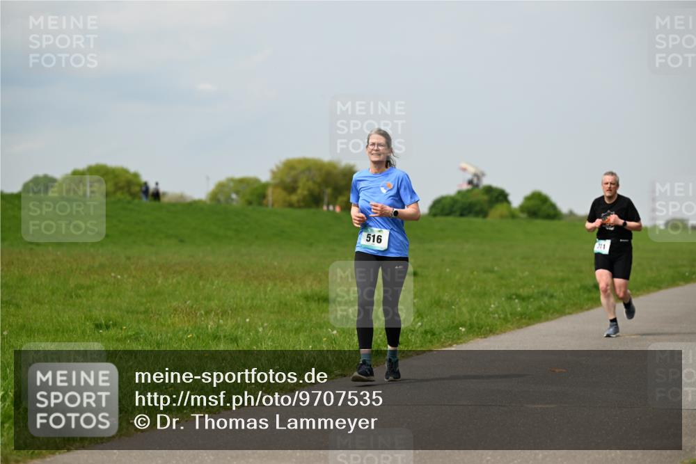 10.05.2026 - 8. Wedeler Halbmarathon Dr. Thomas Lammeyer http://msf.ph/oto/9707535 10.05.2026 11:59:28 Laufen 516, 311 meine-sportfotos.de