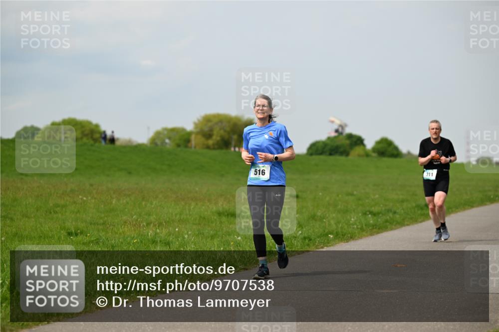 10.05.2026 - 8. Wedeler Halbmarathon Dr. Thomas Lammeyer http://msf.ph/oto/9707538 10.05.2026 11:59:28 Laufen 516, 311 meine-sportfotos.de