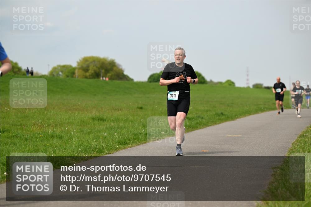10.05.2026 - 8. Wedeler Halbmarathon Dr. Thomas Lammeyer http://msf.ph/oto/9707545 10.05.2026 11:59:30 Laufen 311 meine-sportfotos.de