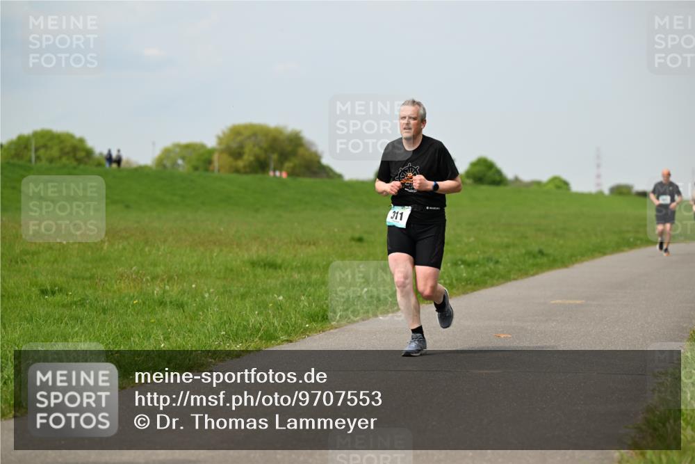 10.05.2026 - 8. Wedeler Halbmarathon Dr. Thomas Lammeyer http://msf.ph/oto/9707553 10.05.2026 11:59:31 Laufen 311 meine-sportfotos.de