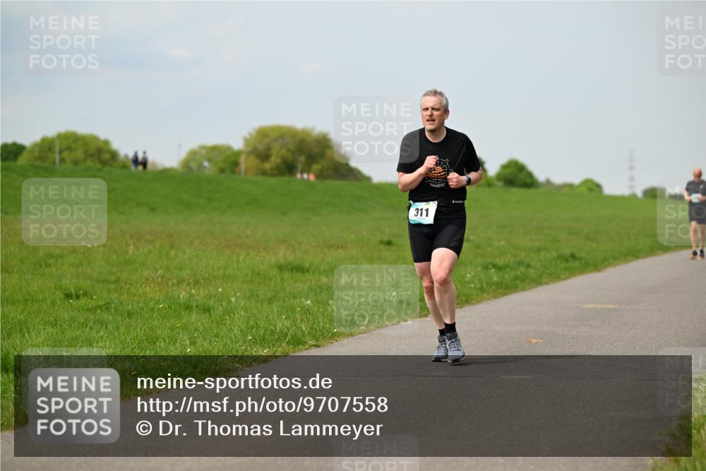 10.05.2026 - 8. Wedeler Halbmarathon Dr. Thomas Lammeyer http://msf.ph/oto/9707558 10.05.2026 11:59:31 Laufen 311 meine-sportfotos.de