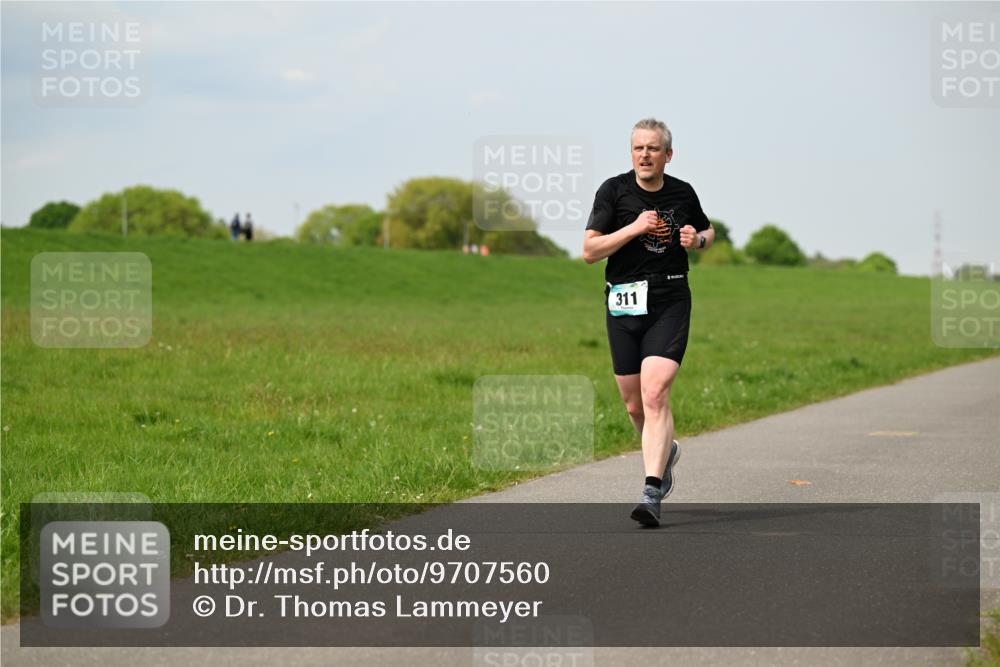 10.05.2026 - 8. Wedeler Halbmarathon Dr. Thomas Lammeyer http://msf.ph/oto/9707560 10.05.2026 11:59:31 Laufen 311 meine-sportfotos.de