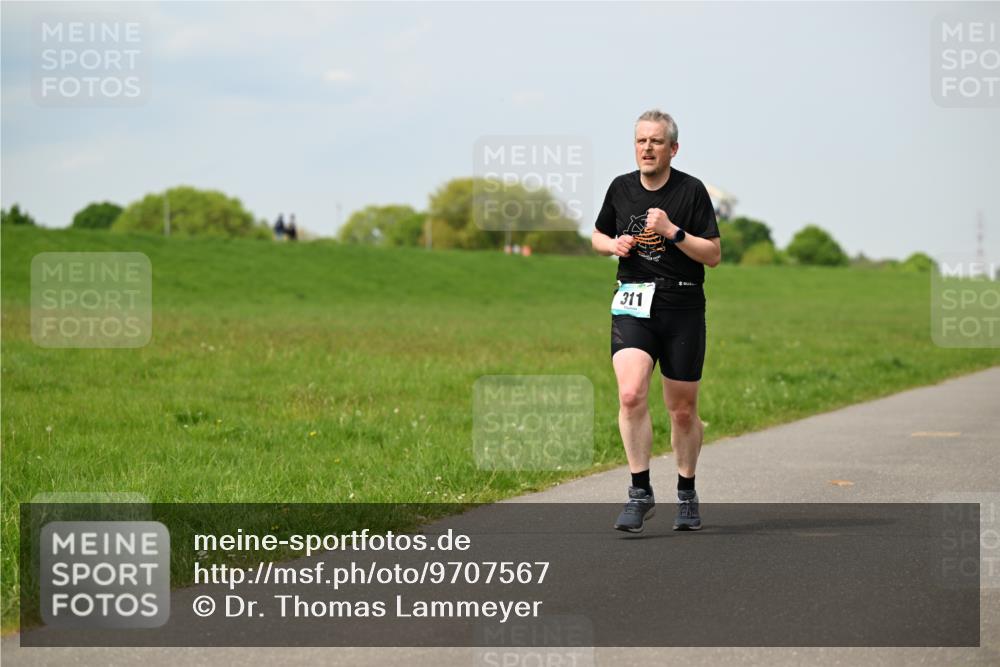 10.05.2026 - 8. Wedeler Halbmarathon Dr. Thomas Lammeyer http://msf.ph/oto/9707567 10.05.2026 11:59:31 Laufen 311 meine-sportfotos.de