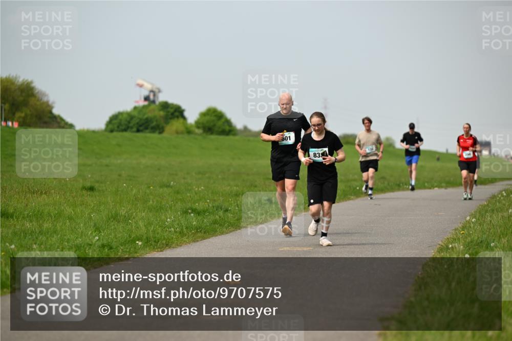 10.05.2026 - 8. Wedeler Halbmarathon Dr. Thomas Lammeyer http://msf.ph/oto/9707575 10.05.2026 11:59:37 Laufen 001 meine-sportfotos.de