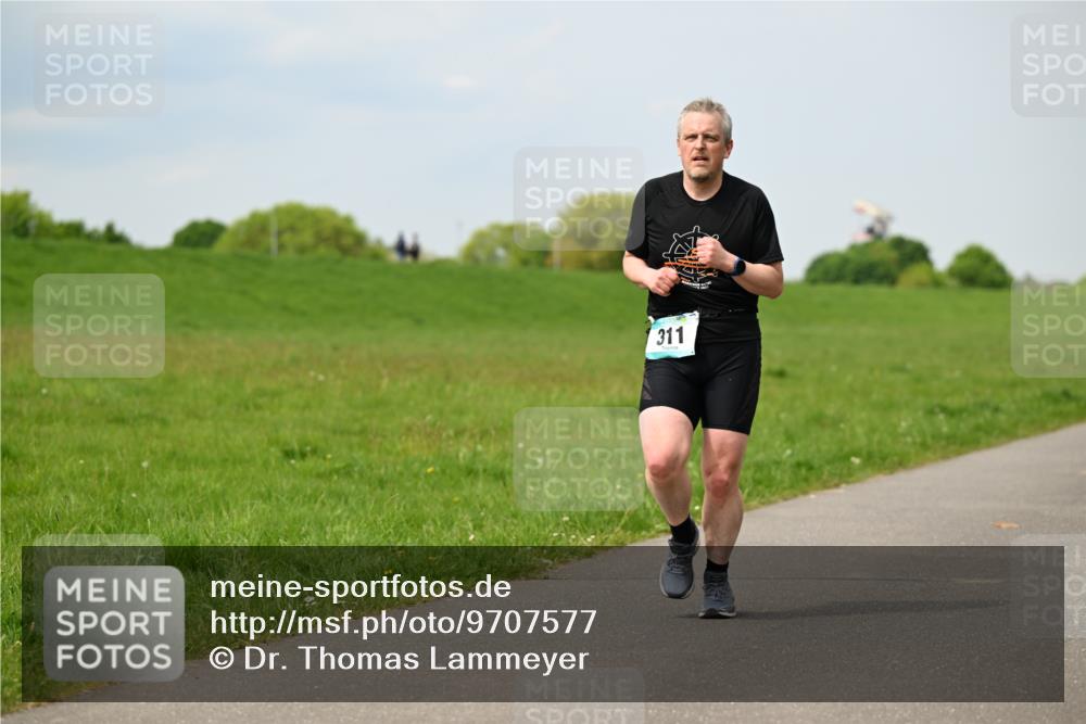 10.05.2026 - 8. Wedeler Halbmarathon Dr. Thomas Lammeyer http://msf.ph/oto/9707577 10.05.2026 11:59:32 Laufen 311 meine-sportfotos.de