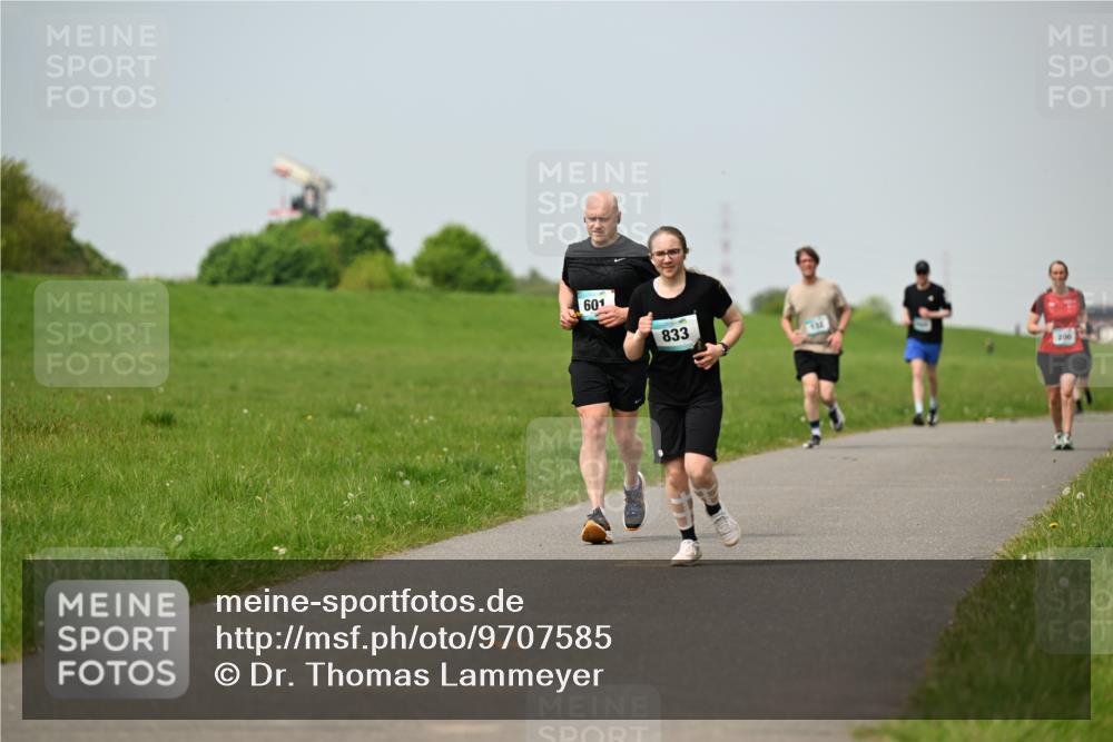 10.05.2026 - 8. Wedeler Halbmarathon Dr. Thomas Lammeyer http://msf.ph/oto/9707585 10.05.2026 11:59:38 Laufen 601, 833, 200 meine-sportfotos.de