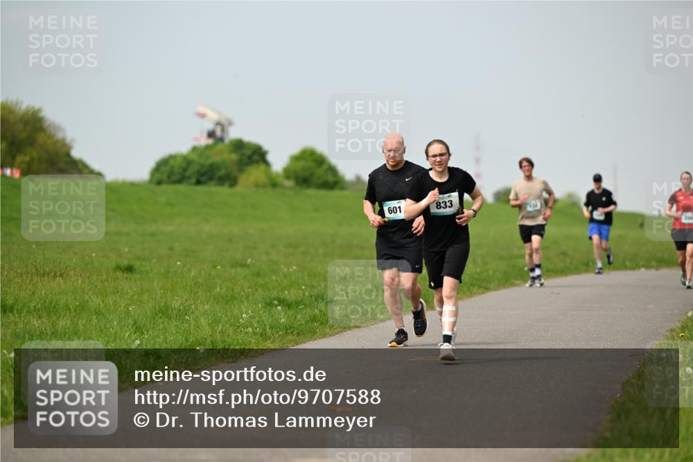 10.05.2026 - 8. Wedeler Halbmarathon Dr. Thomas Lammeyer http://msf.ph/oto/9707588 10.05.2026 11:59:38 Laufen 601, 833, 200 meine-sportfotos.de