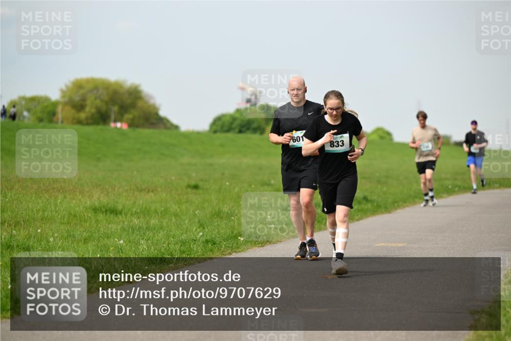 10.05.2026 - 8. Wedeler Halbmarathon Dr. Thomas Lammeyer http://msf.ph/oto/9707629 10.05.2026 11:59:40 Laufen 601, 833 meine-sportfotos.de