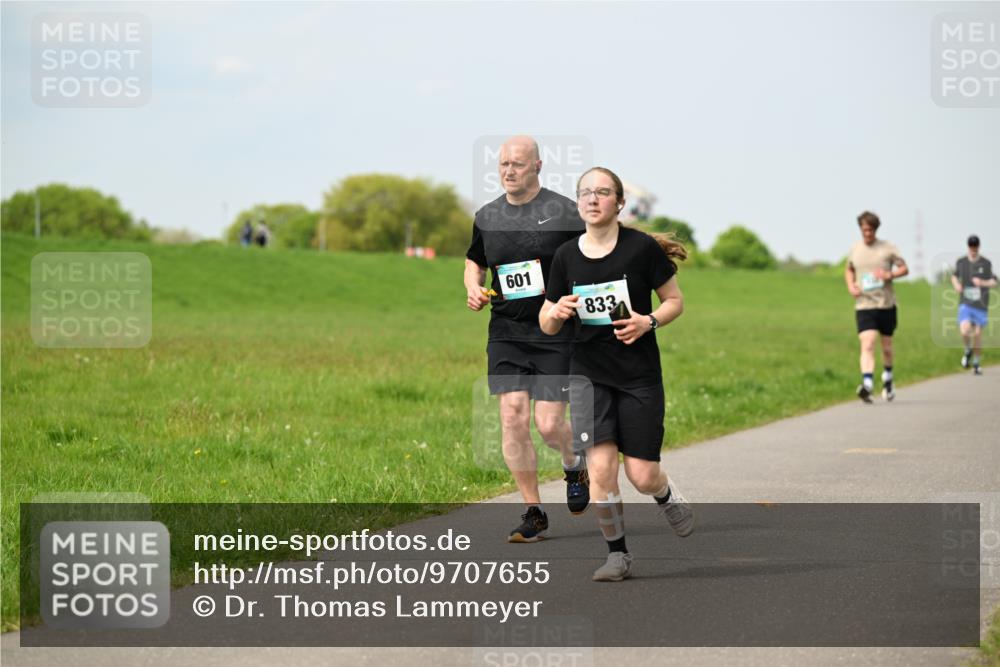 10.05.2026 - 8. Wedeler Halbmarathon Dr. Thomas Lammeyer http://msf.ph/oto/9707655 10.05.2026 11:59:42 Laufen 601, 833 meine-sportfotos.de