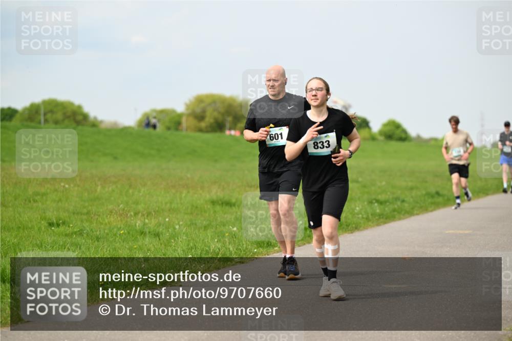 10.05.2026 - 8. Wedeler Halbmarathon Dr. Thomas Lammeyer http://msf.ph/oto/9707660 10.05.2026 11:59:42 Laufen 601, 833 meine-sportfotos.de