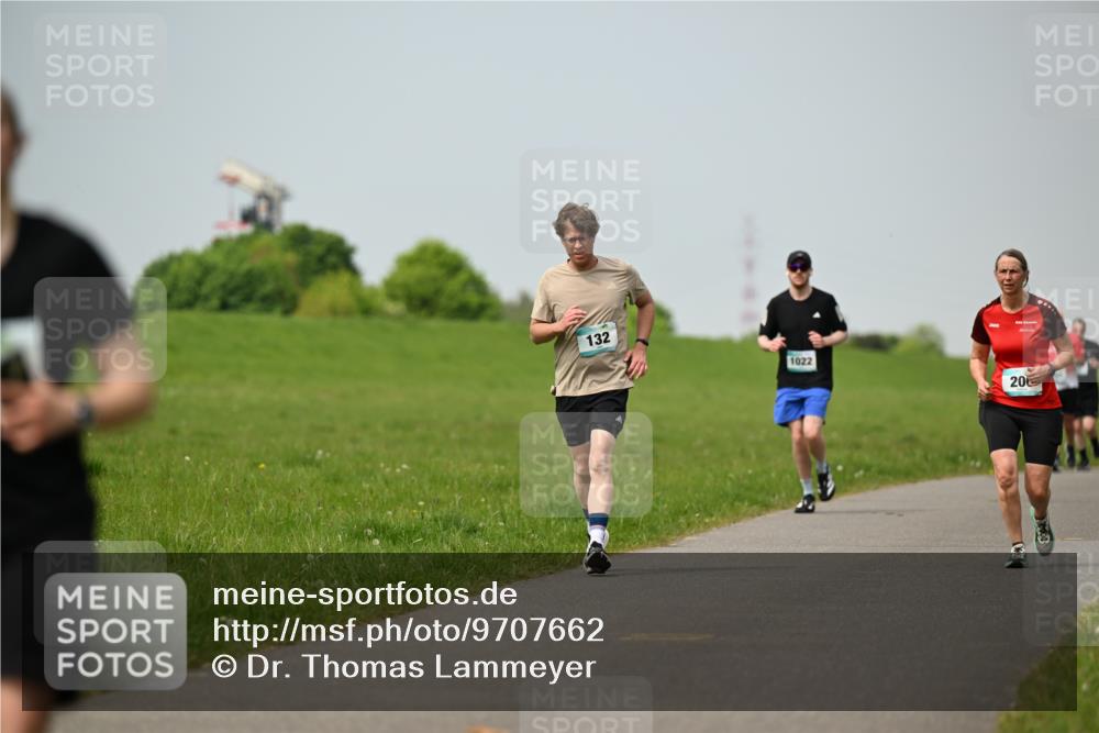 10.05.2026 - 8. Wedeler Halbmarathon Dr. Thomas Lammeyer http://msf.ph/oto/9707662 10.05.2026 11:59:43 Laufen 132, 1022 meine-sportfotos.de