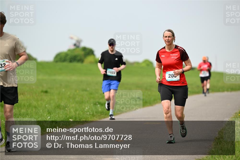 10.05.2026 - 8. Wedeler Halbmarathon Dr. Thomas Lammeyer http://msf.ph/oto/9707728 10.05.2026 11:59:49 Laufen 1022 meine-sportfotos.de
