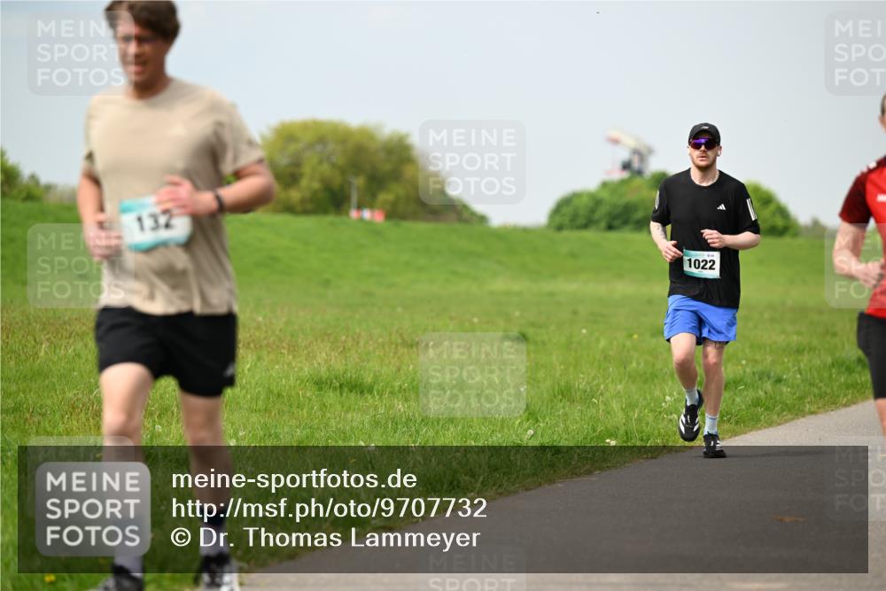 10.05.2026 - 8. Wedeler Halbmarathon Dr. Thomas Lammeyer http://msf.ph/oto/9707732 10.05.2026 11:59:50 Laufen 132, 1022 meine-sportfotos.de