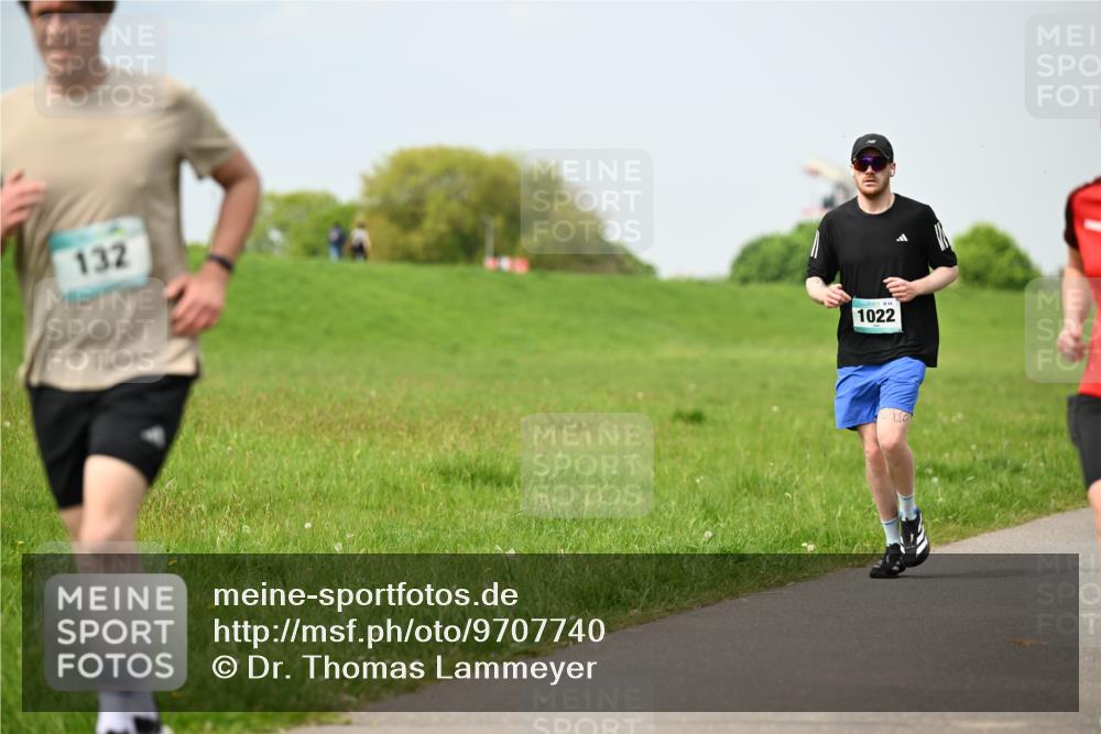 10.05.2026 - 8. Wedeler Halbmarathon Dr. Thomas Lammeyer http://msf.ph/oto/9707740 10.05.2026 11:59:50 Laufen 132, 1022 meine-sportfotos.de