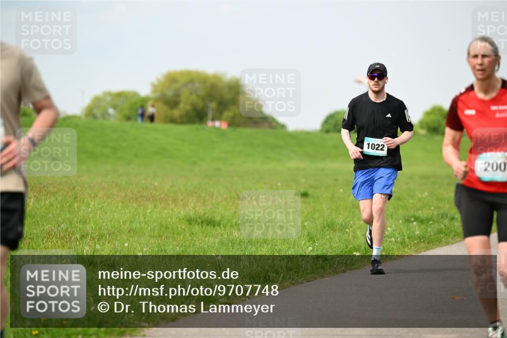 10.05.2026 - 8. Wedeler Halbmarathon Dr. Thomas Lammeyer http://msf.ph/oto/9707748 10.05.2026 11:59:50 Laufen 1022, 200 meine-sportfotos.de
