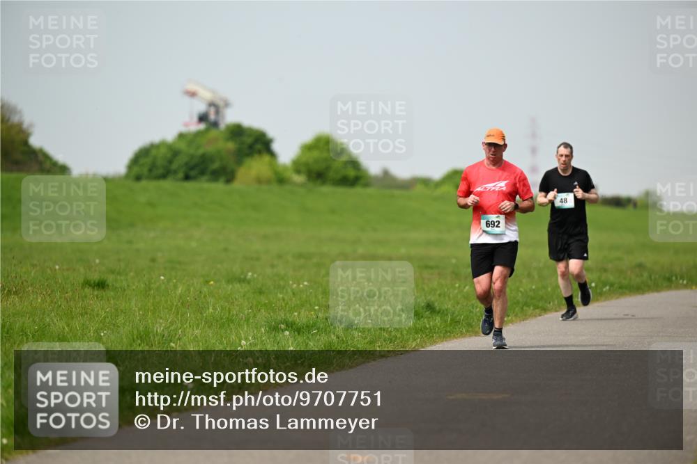 10.05.2026 - 8. Wedeler Halbmarathon Dr. Thomas Lammeyer http://msf.ph/oto/9707751 10.05.2026 11:59:55 Laufen 692 meine-sportfotos.de
