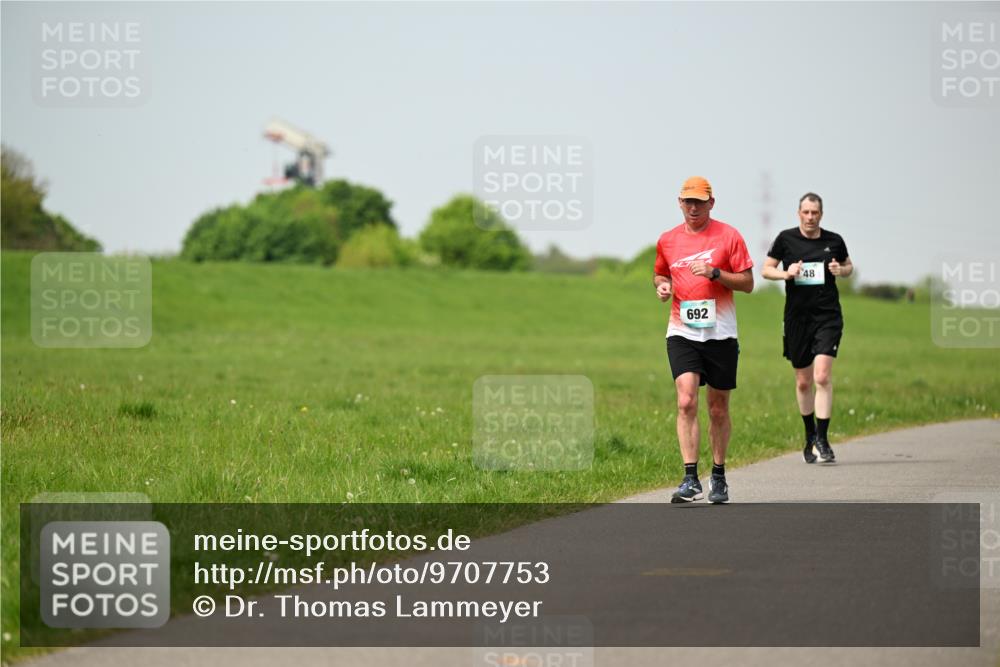 10.05.2026 - 8. Wedeler Halbmarathon Dr. Thomas Lammeyer http://msf.ph/oto/9707753 10.05.2026 11:59:55 Laufen 692 meine-sportfotos.de