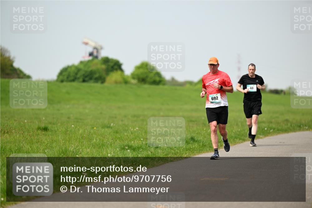 10.05.2026 - 8. Wedeler Halbmarathon Dr. Thomas Lammeyer http://msf.ph/oto/9707756 10.05.2026 11:59:55 Laufen 692 meine-sportfotos.de