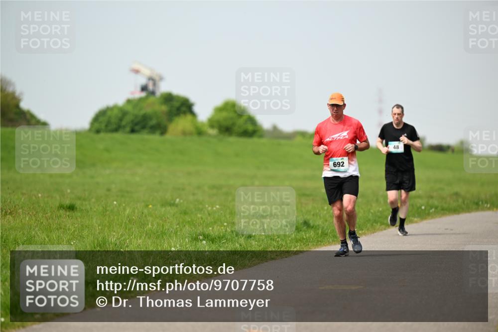 10.05.2026 - 8. Wedeler Halbmarathon Dr. Thomas Lammeyer http://msf.ph/oto/9707758 10.05.2026 11:59:55 Laufen 692 meine-sportfotos.de