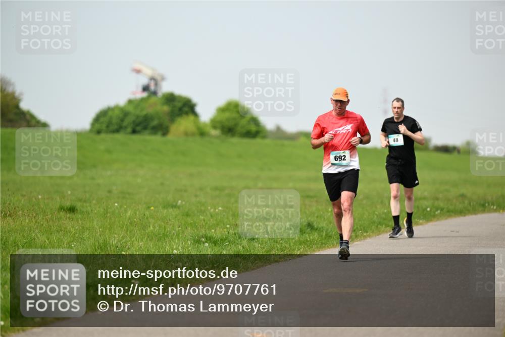10.05.2026 - 8. Wedeler Halbmarathon Dr. Thomas Lammeyer http://msf.ph/oto/9707761 10.05.2026 11:59:55 Laufen 692 meine-sportfotos.de