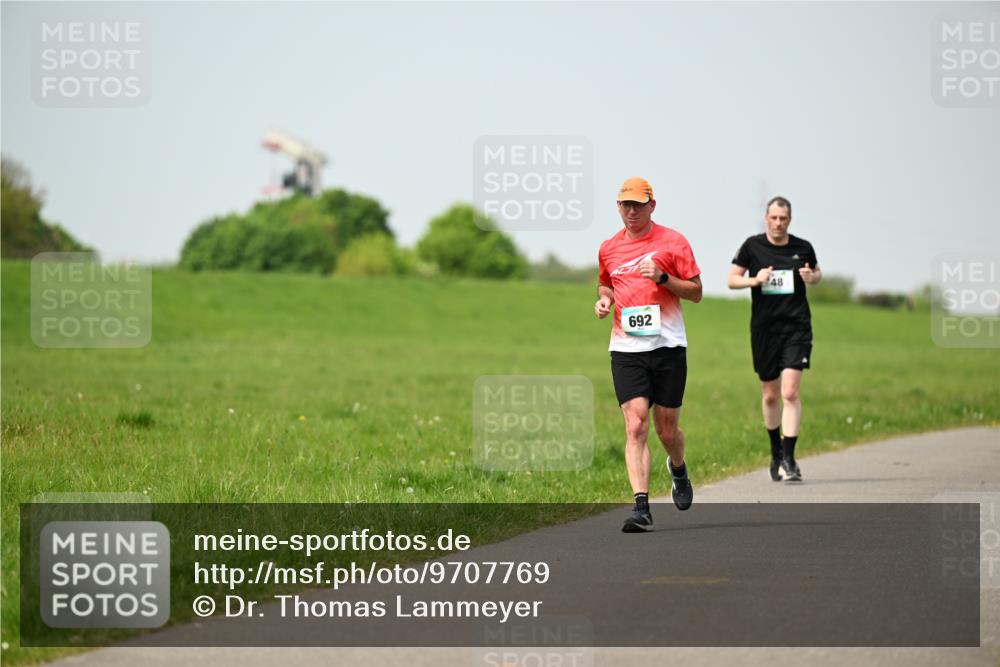 10.05.2026 - 8. Wedeler Halbmarathon Dr. Thomas Lammeyer http://msf.ph/oto/9707769 10.05.2026 11:59:56 Laufen 692 meine-sportfotos.de